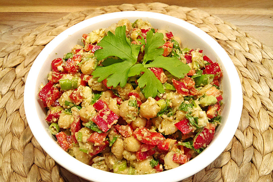 Kichererbsensprossensalat mit Tahinidressing