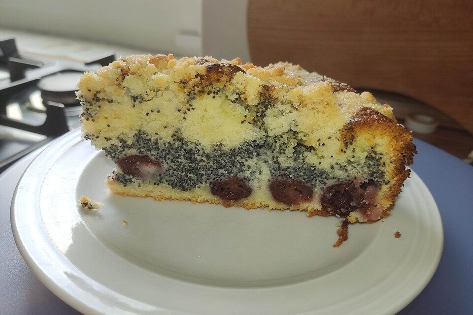 Mohn-Kirsch-Streuselkuchen