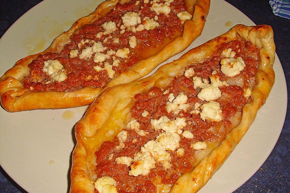 Teigtaschen mit Hackfleischfüllung (Pide)