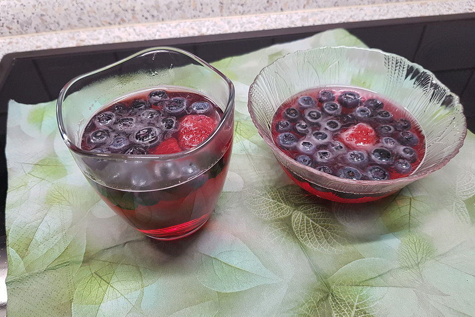 Wackelpudding mit Fruchtcocktail