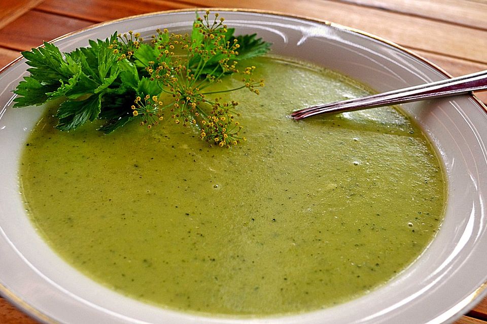 Zucchinicremesuppe mit Haferflocken