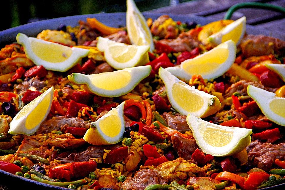 Fleisch-Paella ohne Meeresfrüchte