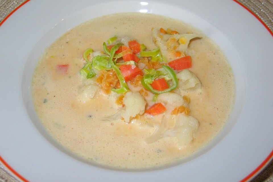 Blumenkohlsuppe mit roten Linsen