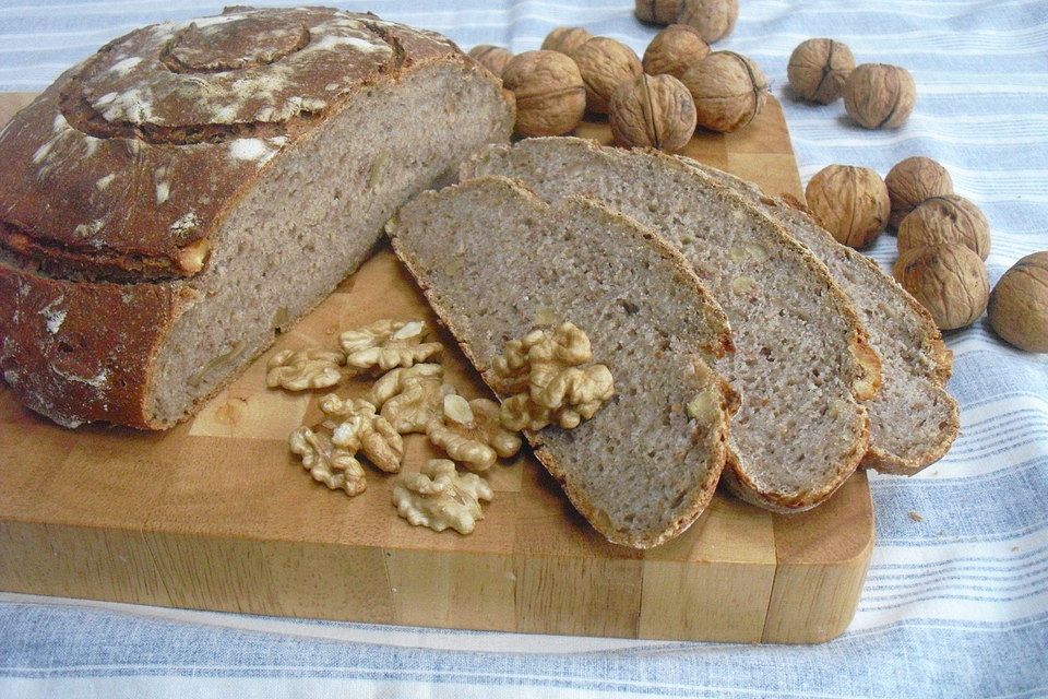 Bauernbrot mit Walnüssen