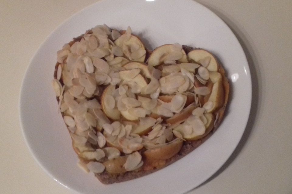 Basischer Mandelkuchen mit Apfel