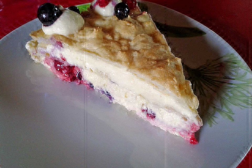 Vanilletraumtorte mit Waldbeeren