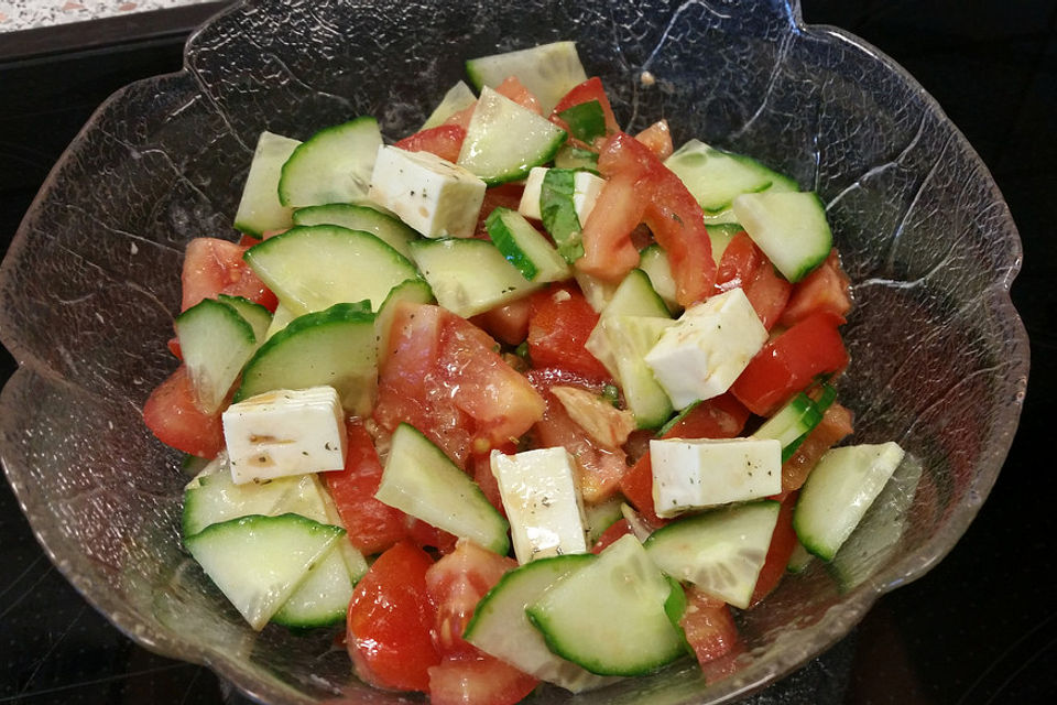 Gurkensalat mit Schafskäse