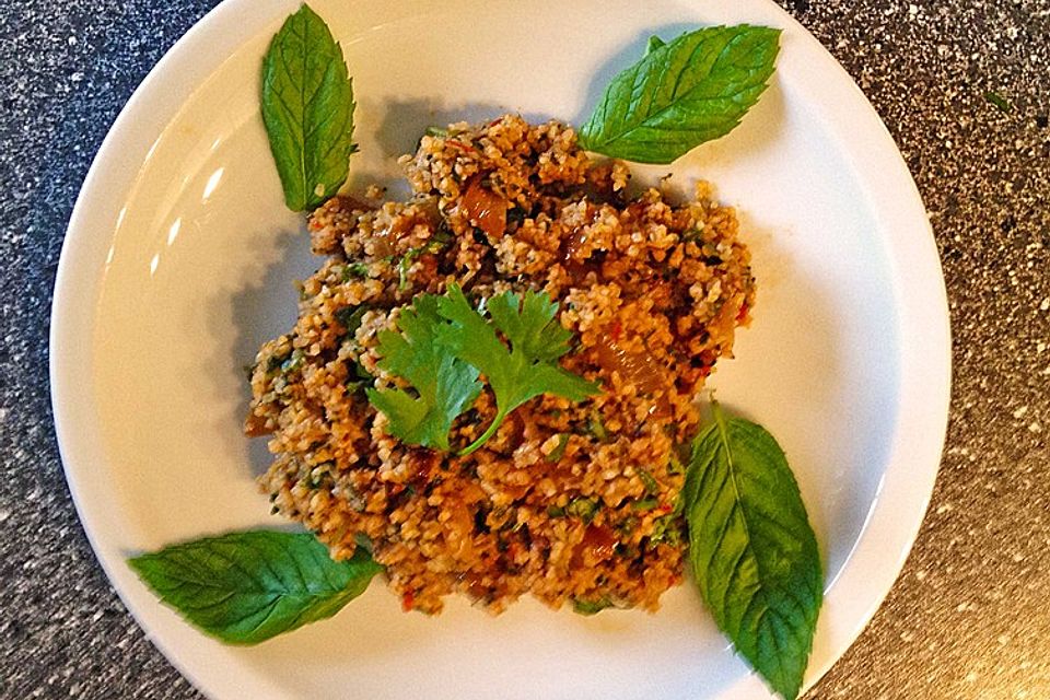 Bulgursalat mit gebratenen Zwiebeln