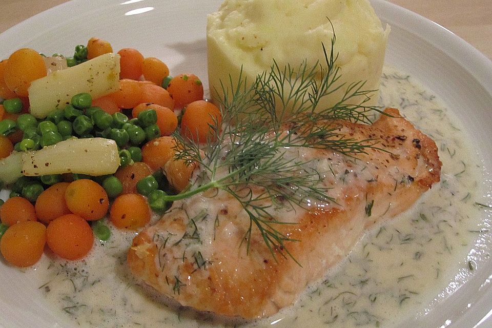 Lachsfilet mit Dill-Weißweinsauce