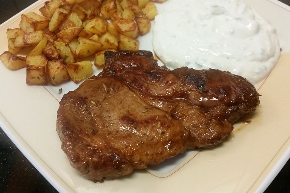 Nackensteaks in Schwarzbiermarinade