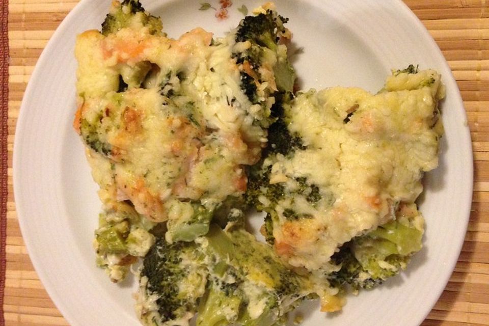 Brokkoli-Räucherlachs-Gratin