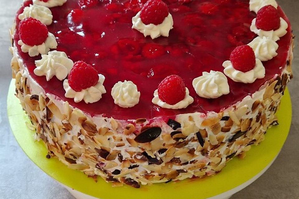 Himbeer-Quark-Sahnetorte