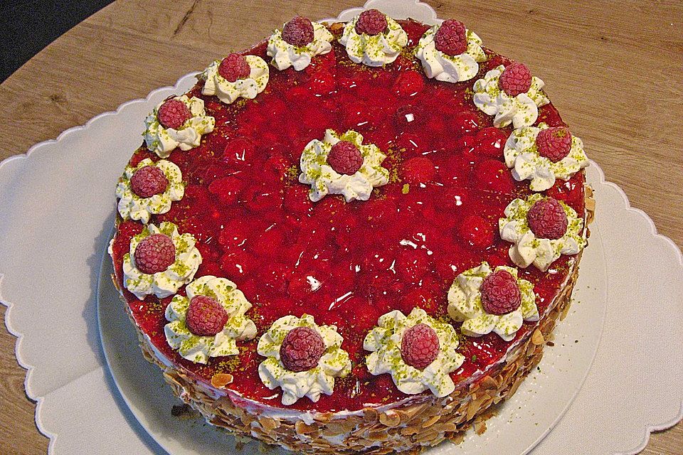 Himbeer-Quark-Sahnetorte