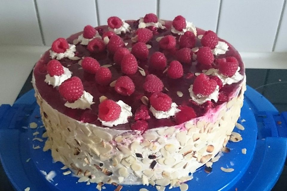 Himbeer-Quark-Sahnetorte