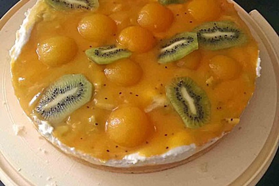 Aprikosen-Kiwi-Torte