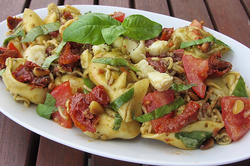 Tortellinisalat mit Gemüse