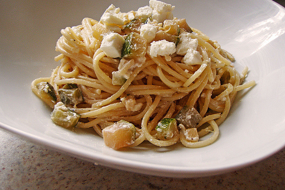 Zitronenspaghetti mit Zucchini