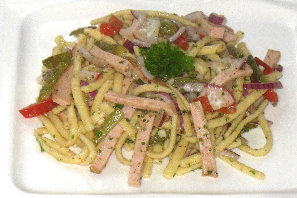 Fleischkäse-Spätzle-Salat