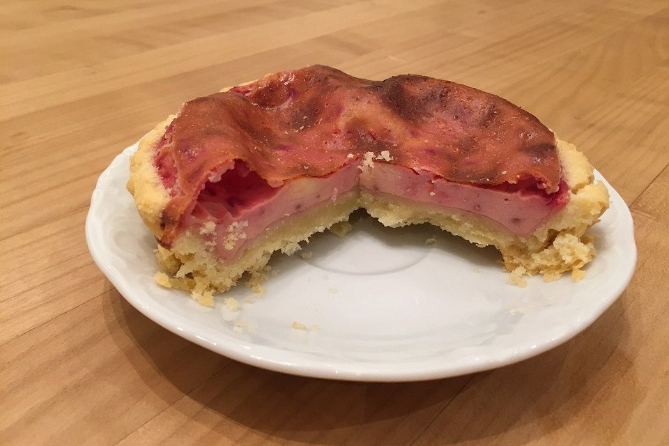 Himbeerkäsekuchen mit weißer Schokolade