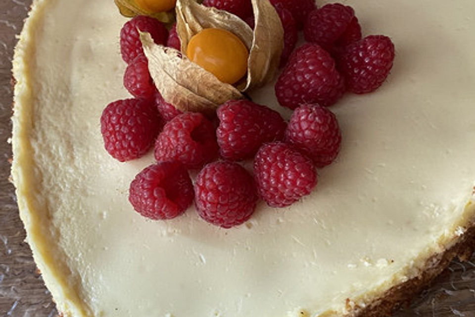 Himbeerkäsekuchen mit weißer Schokolade