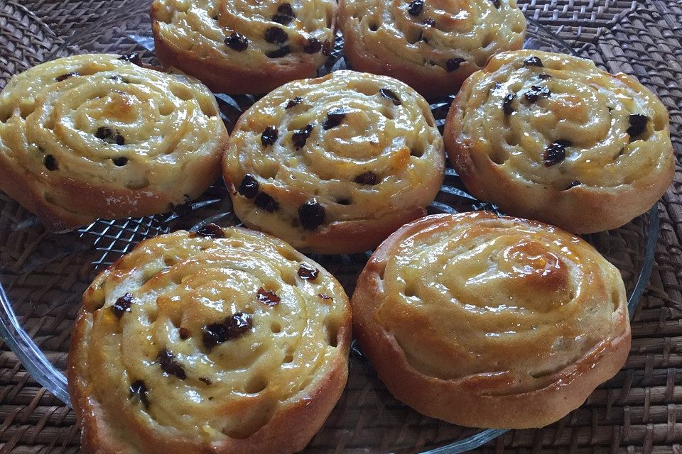 Rosinenschnecken mit Pudding