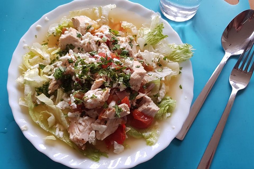 Mexikanische Hühnersuppe mit Salat