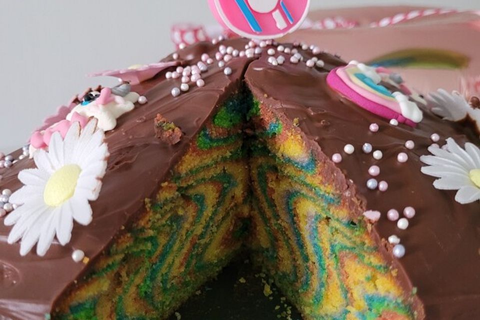 Regenbogenkuchen mit Zitronenlimonade