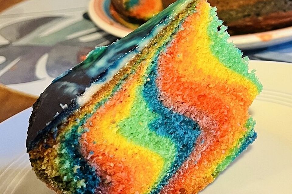 Regenbogenkuchen mit Zitronenlimonade