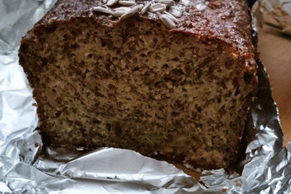 Eiweißbrot mit Sonnenblumenkernen