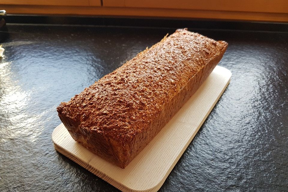 Eiweißbrot mit Sonnenblumenkernen