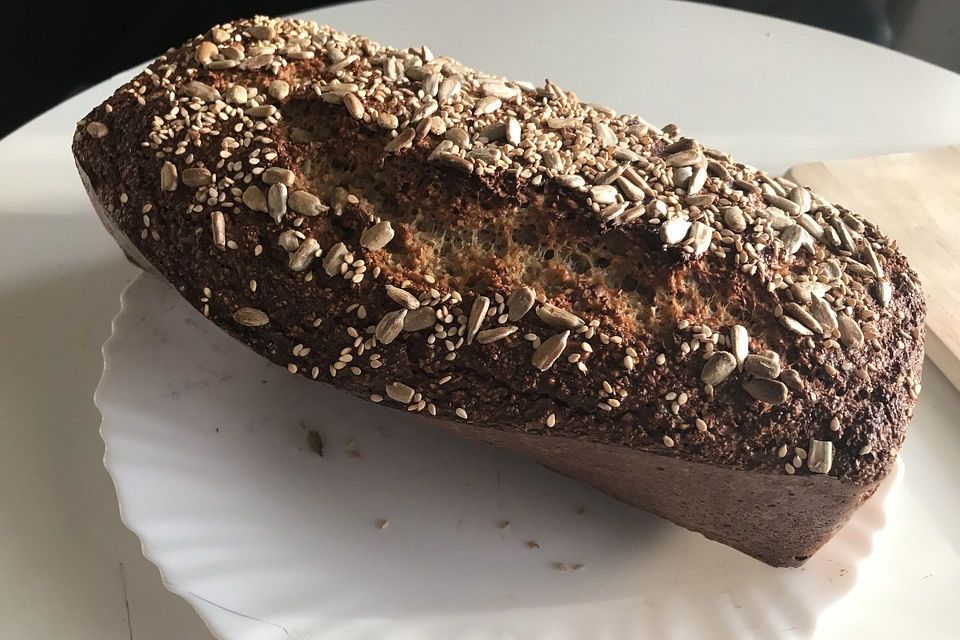 Eiweißbrot mit Sonnenblumenkernen