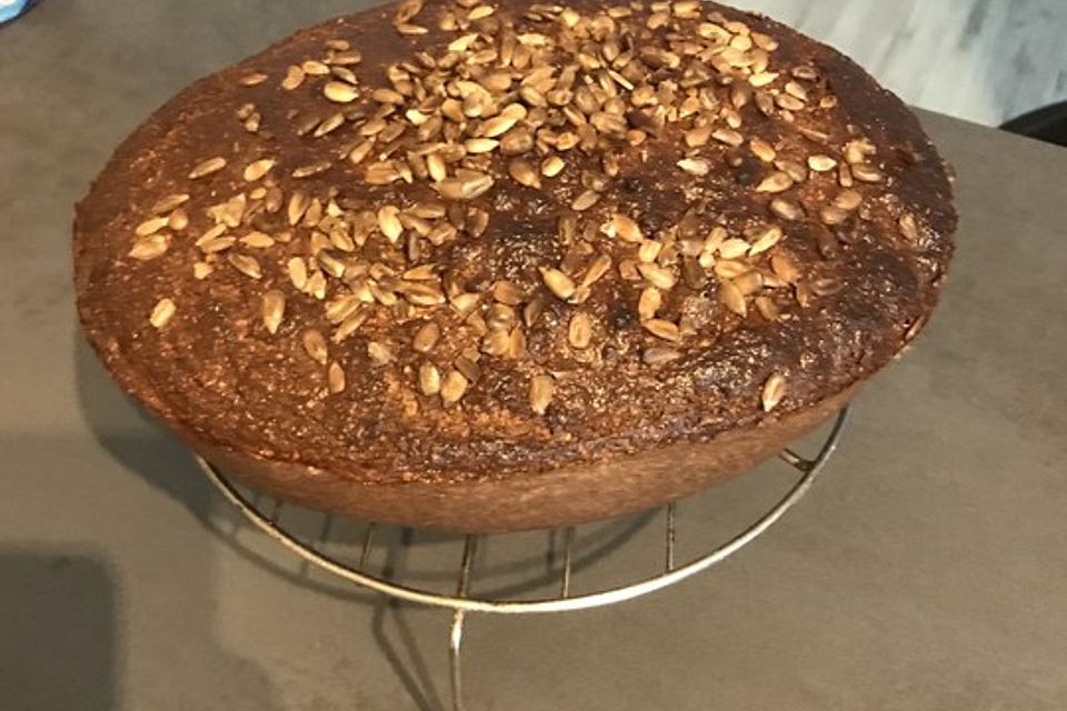 Eiweißbrot mit Sonnenblumenkernen