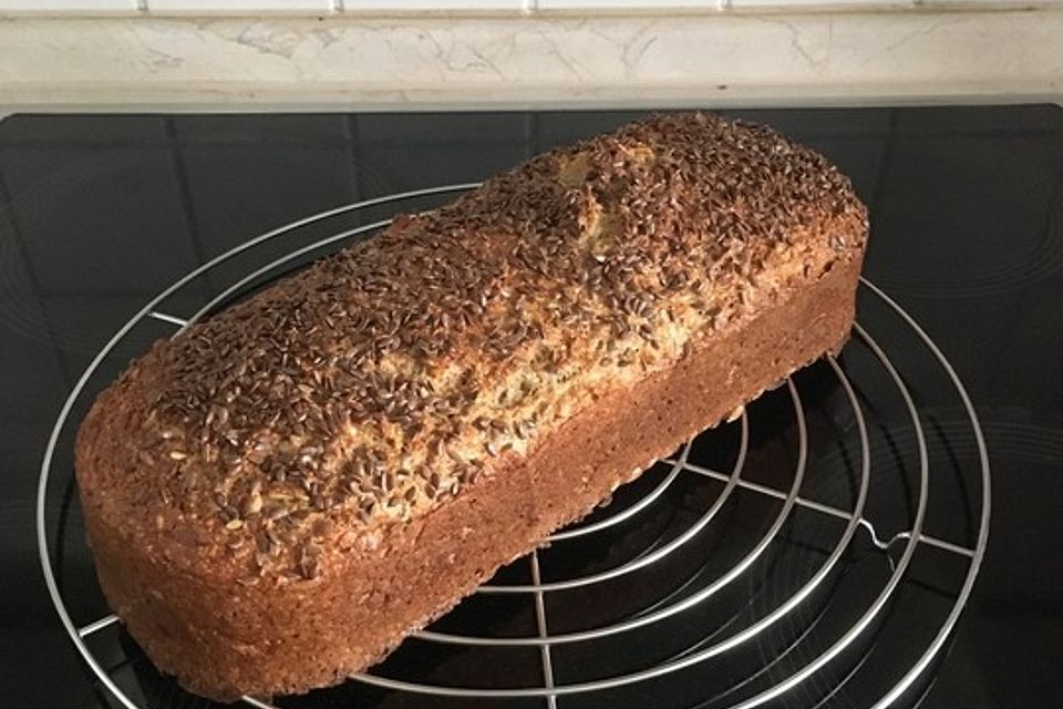 Eiweißbrot mit Sonnenblumenkernen