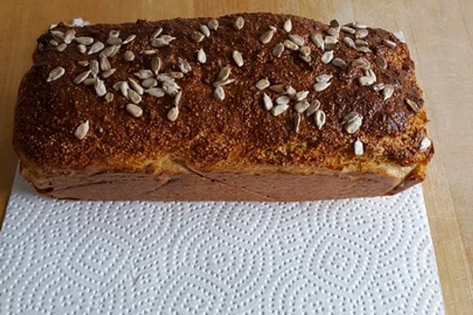 Eiweißbrot mit Sonnenblumenkernen