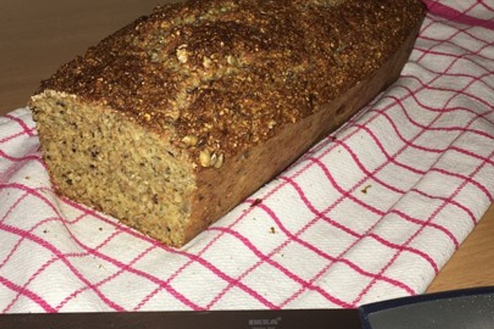 Eiweißbrot mit Sonnenblumenkernen