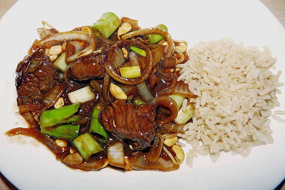 Rindfleisch mit Zwiebeln