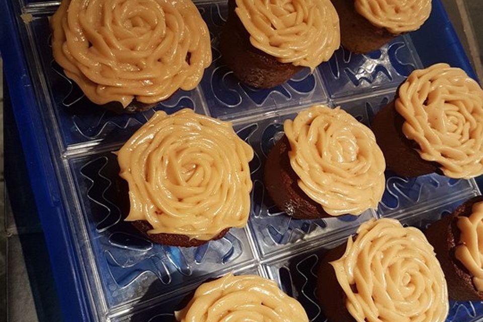 Peanut Butter & Jelly Cupcakes