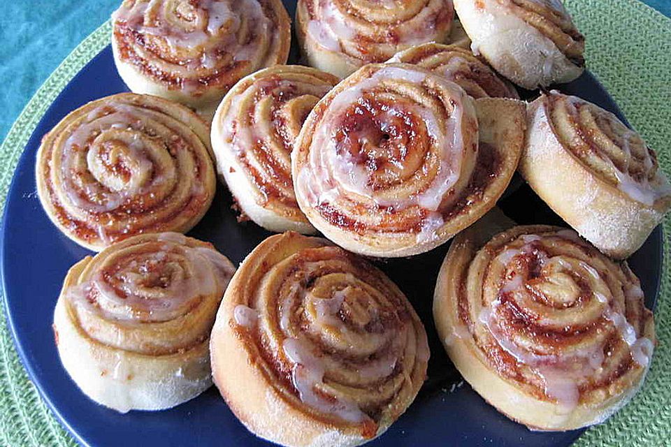 Hefeschnecken mit Marmeladenfüllung