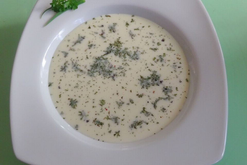 Gekühlte Joghurtsuppe