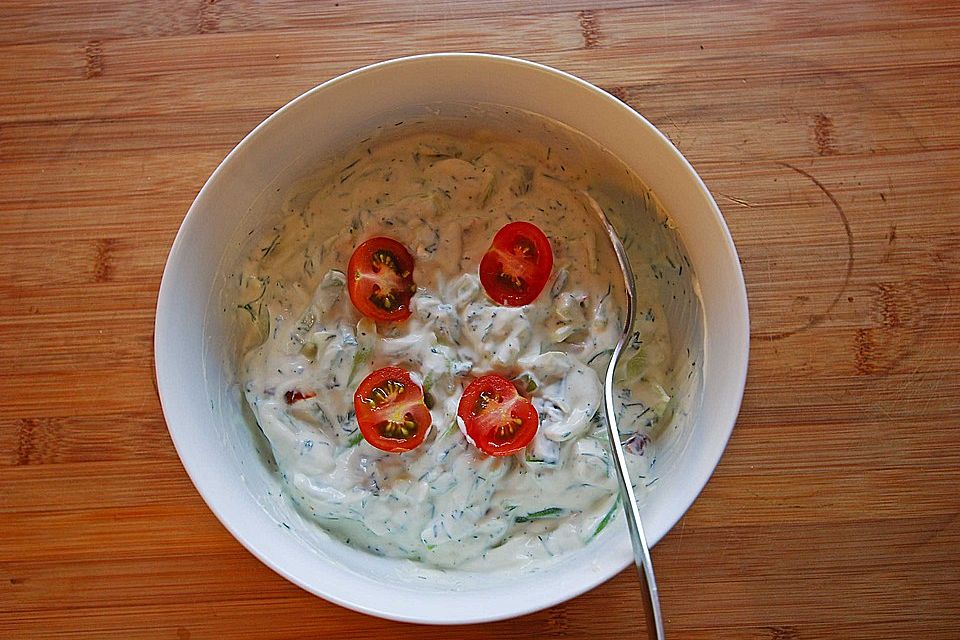 Selbstgemachtes Tzatziki mit Tabasco