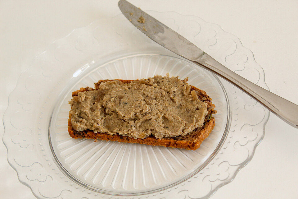 Zwiebel-Sonnenblumenkern-Aufstrich