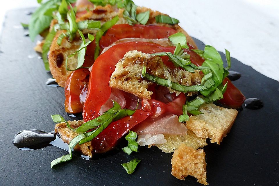 Italienischer Tomaten-Brotsalat