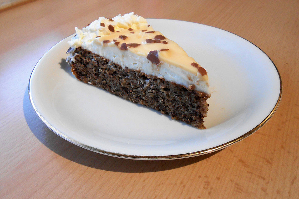 Eierlikörtorte mit saftigem Nussboden