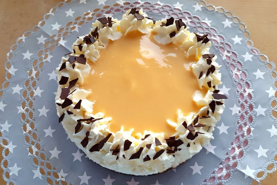 Eierlikörtorte mit saftigem Nussboden