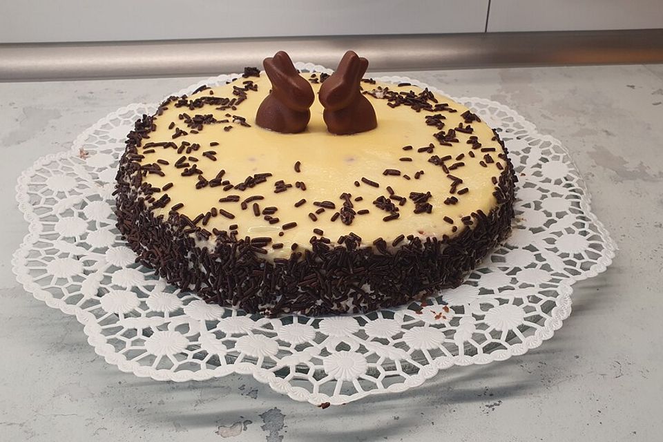 Eierlikörtorte mit saftigem Nussboden