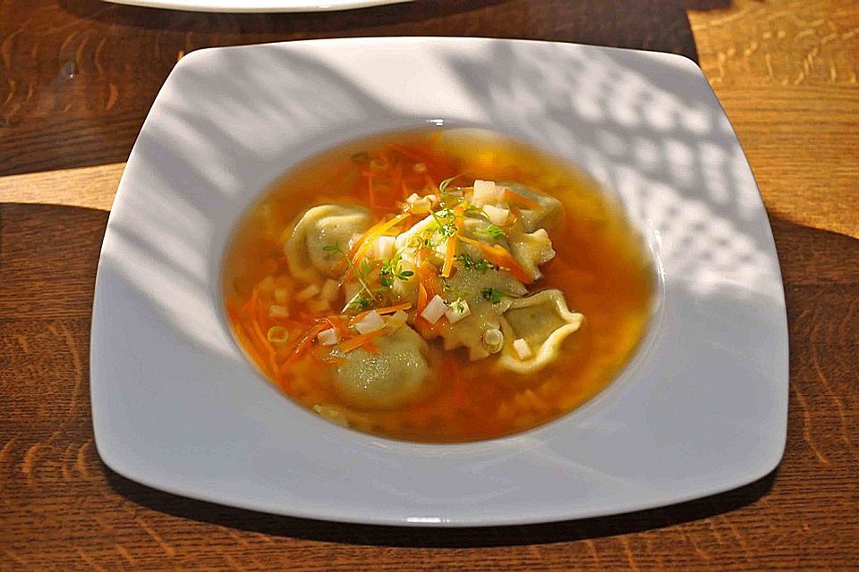 Ravioli in Gemüsebouillon