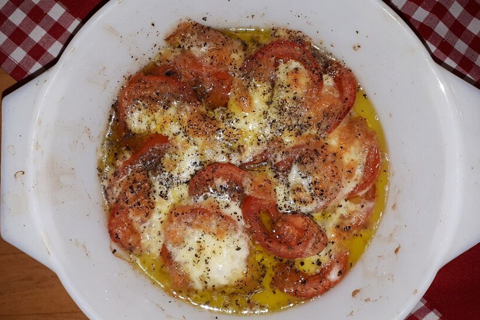 Tomaten mit überbackenem Mozzarella