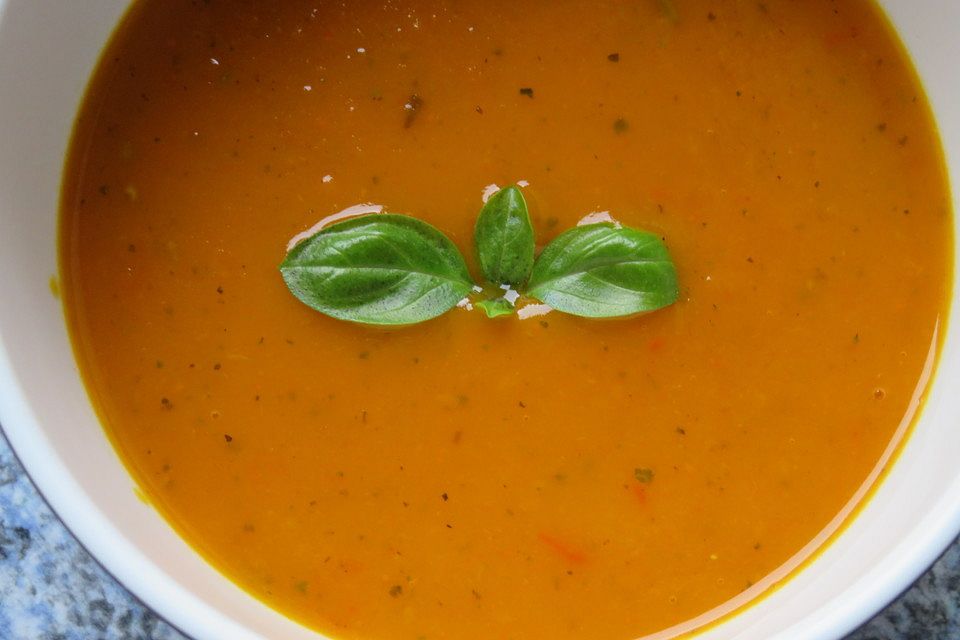 Kürbis-Tomaten-Cremesuppe