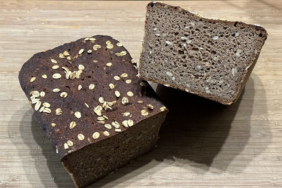 Roggenschrotbrot