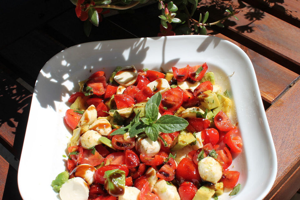 Caprese Avocado